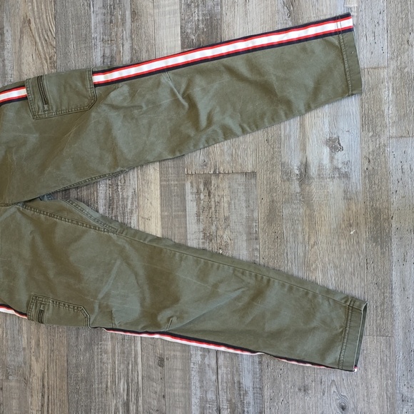 ATHLETA| Summit Cargo Pant| Pinstripe Side Accent | Size 2 - Picture 5 of 13